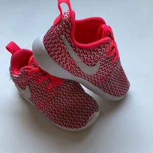 Hot pink toddler Nike tennis shoes